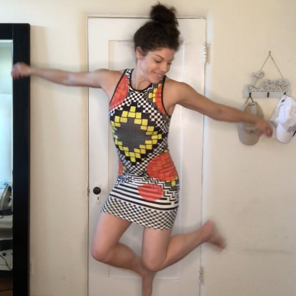 Bold Patterned form fitting dress - Small